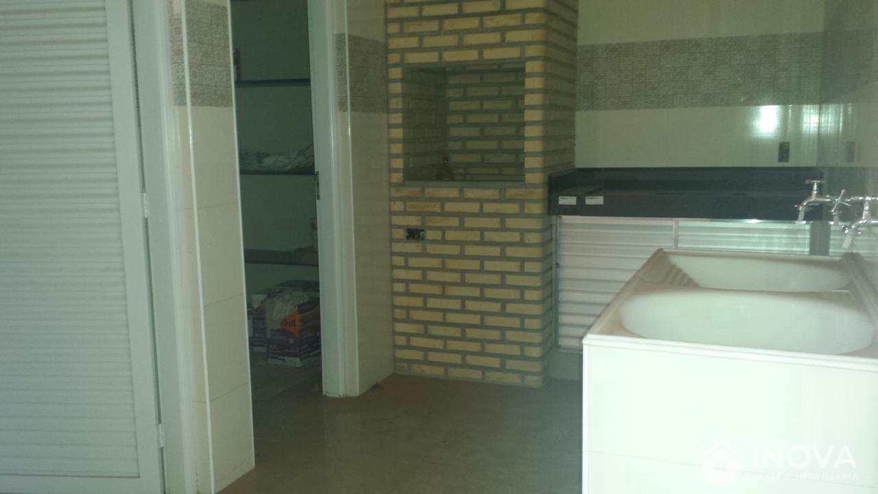 Casa à venda com 2 quartos, 200m² - Foto 17