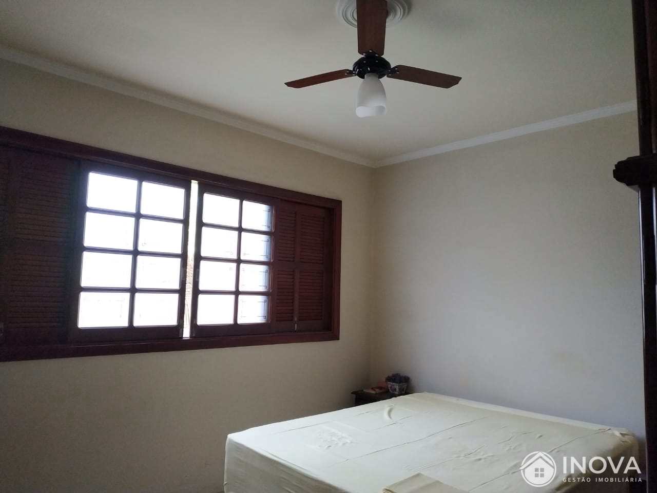 Casa à venda com 4 quartos, 200m² - Foto 5