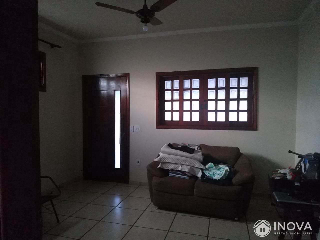 Casa à venda com 4 quartos, 200m² - Foto 3