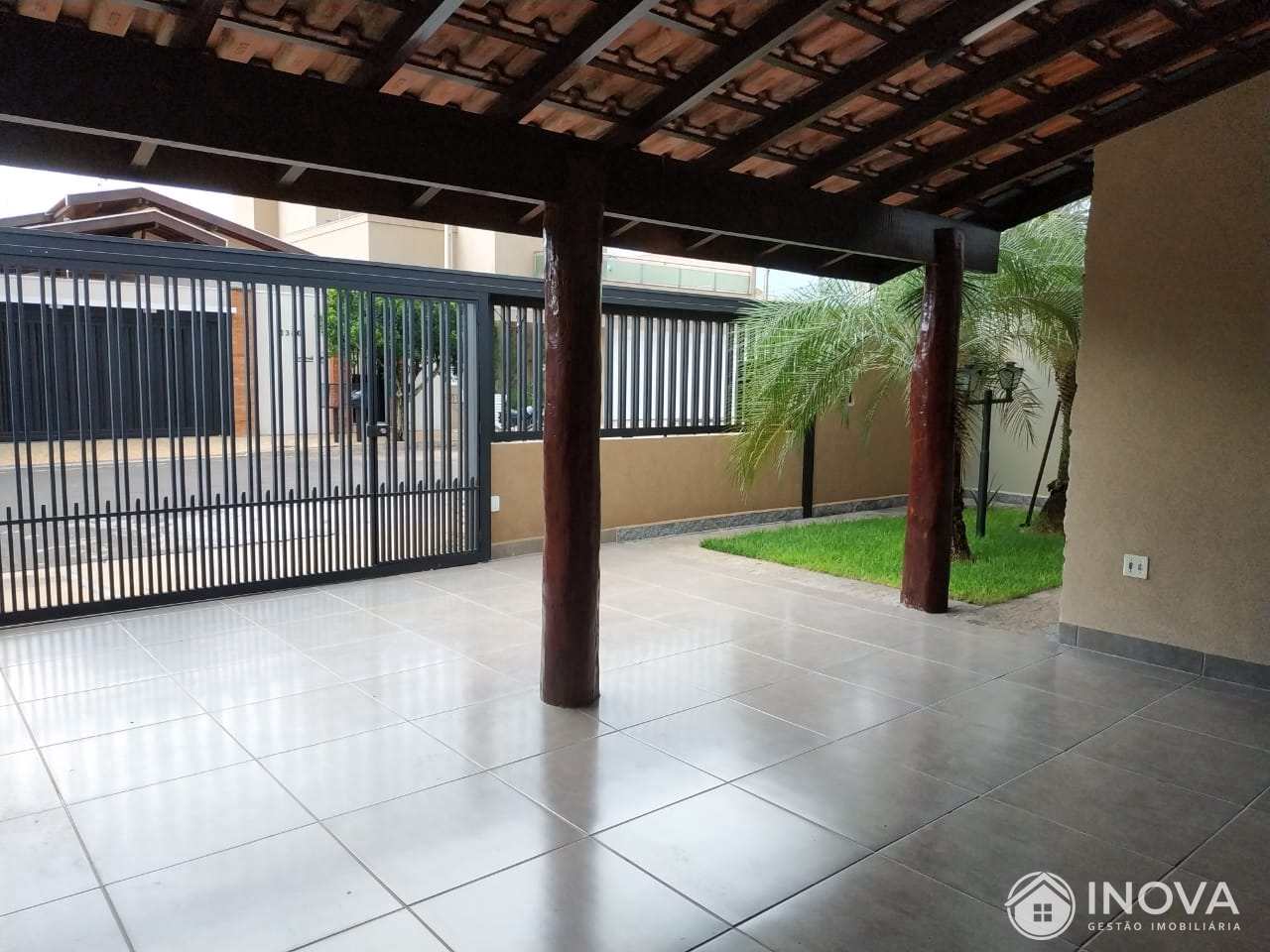 Casa à venda com 4 quartos, 200m² - Foto 2