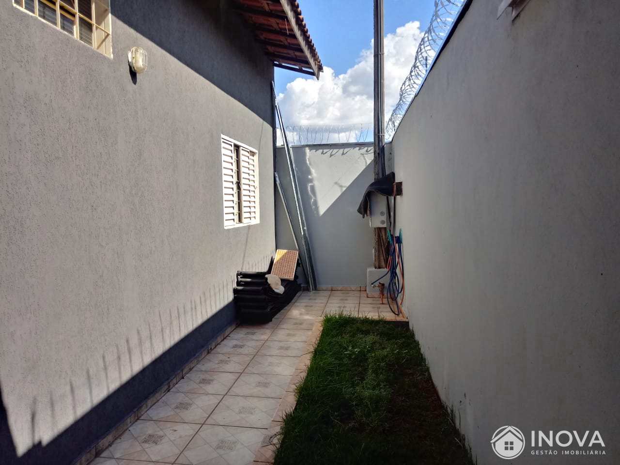 Casa à venda com 3 quartos, 260m² - Foto 2