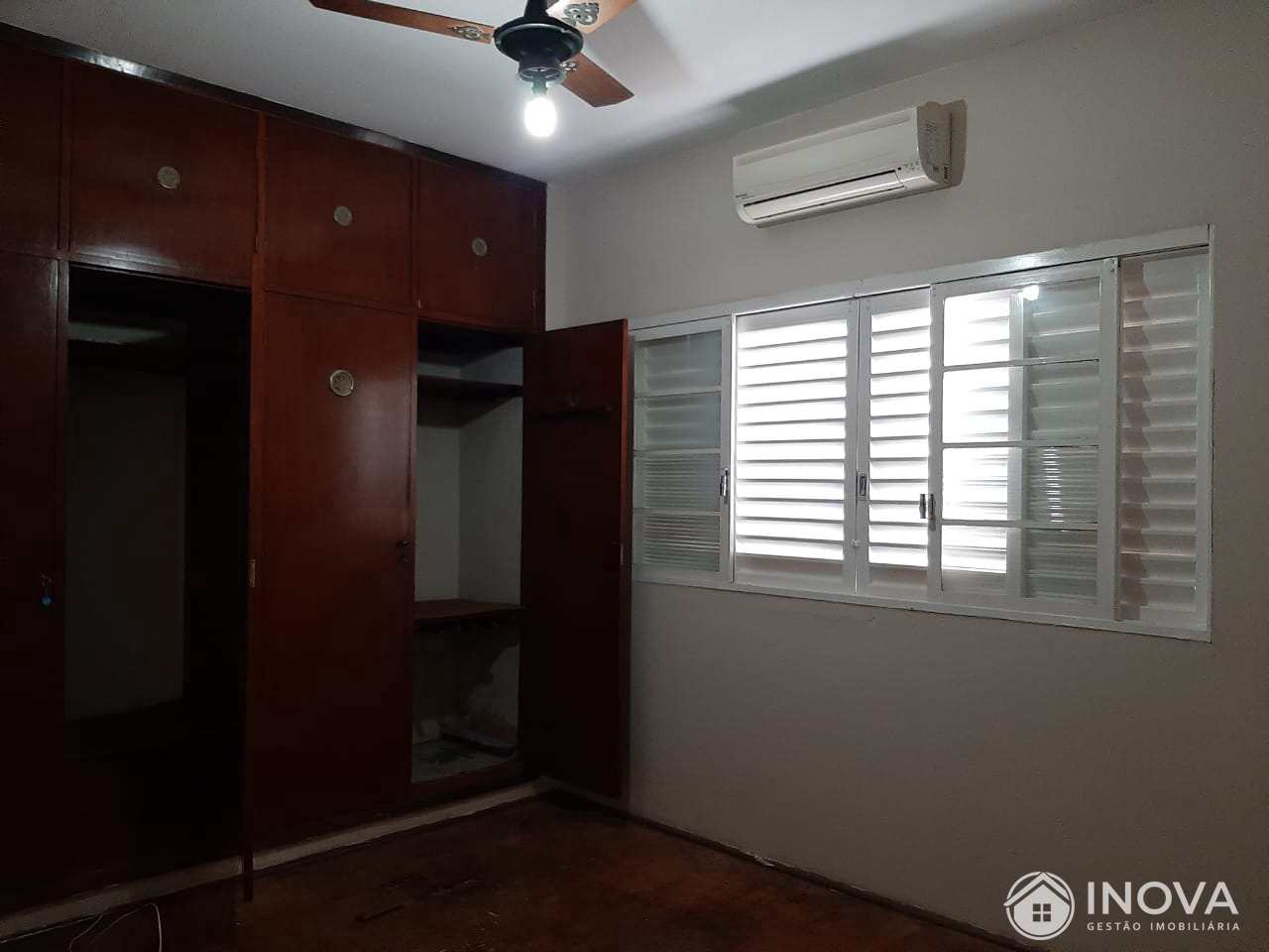 Casa à venda com 3 quartos, 200m² - Foto 9