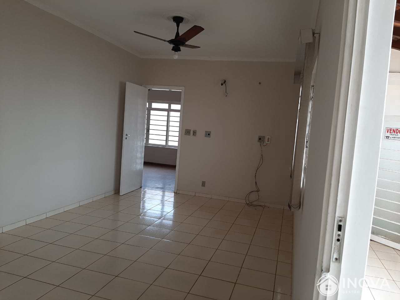 Casa à venda com 3 quartos, 200m² - Foto 4