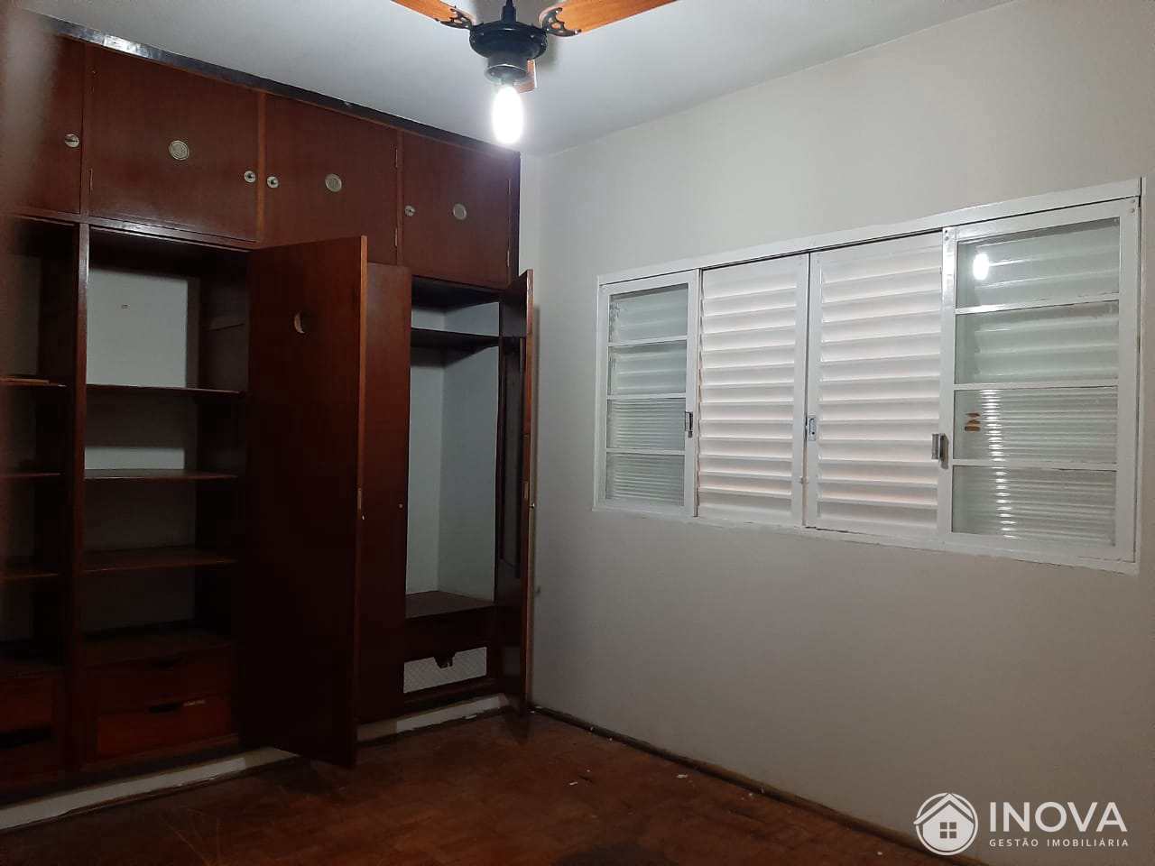 Casa à venda com 3 quartos, 200m² - Foto 8