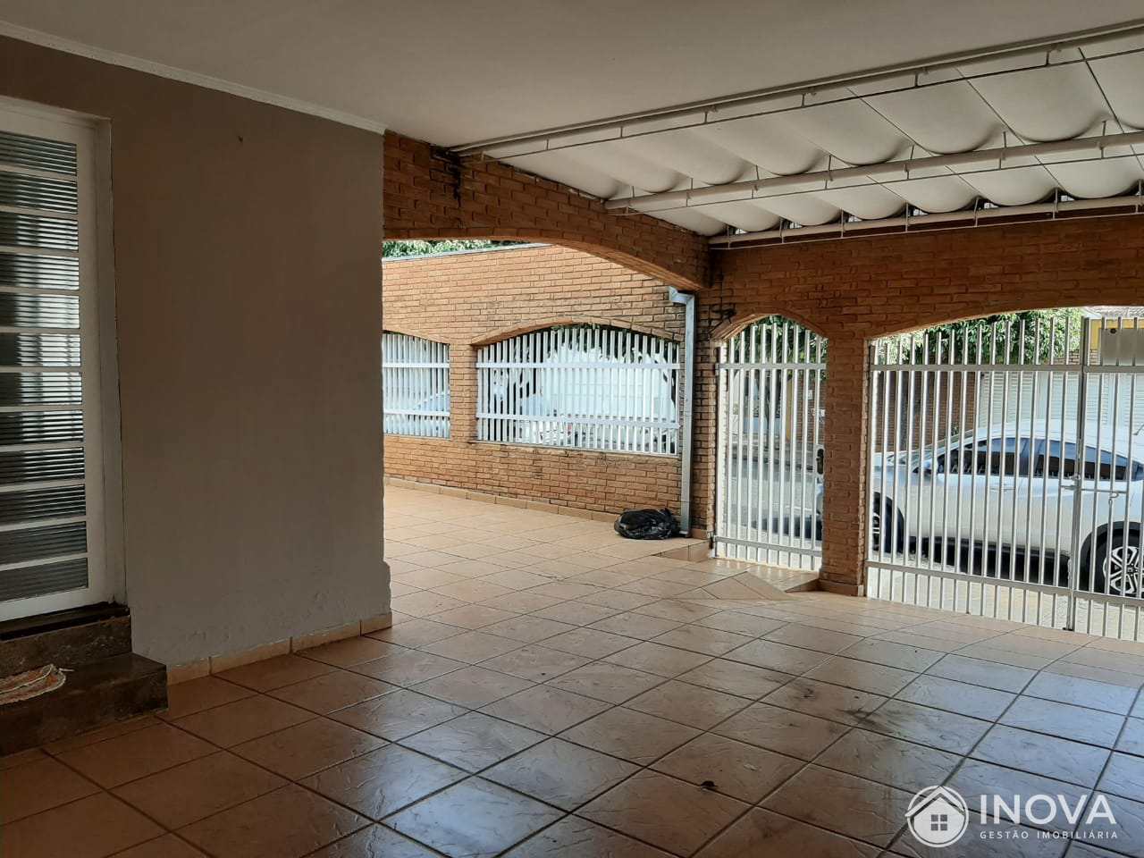 Casa à venda com 3 quartos, 200m² - Foto 2