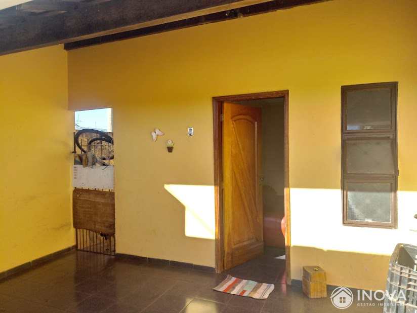 Casa à venda com 3 quartos, 122m² - Foto 1