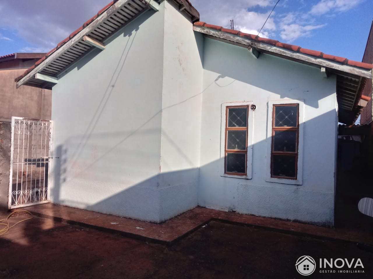 Casa à venda com 3 quartos, 110m² - Foto 2