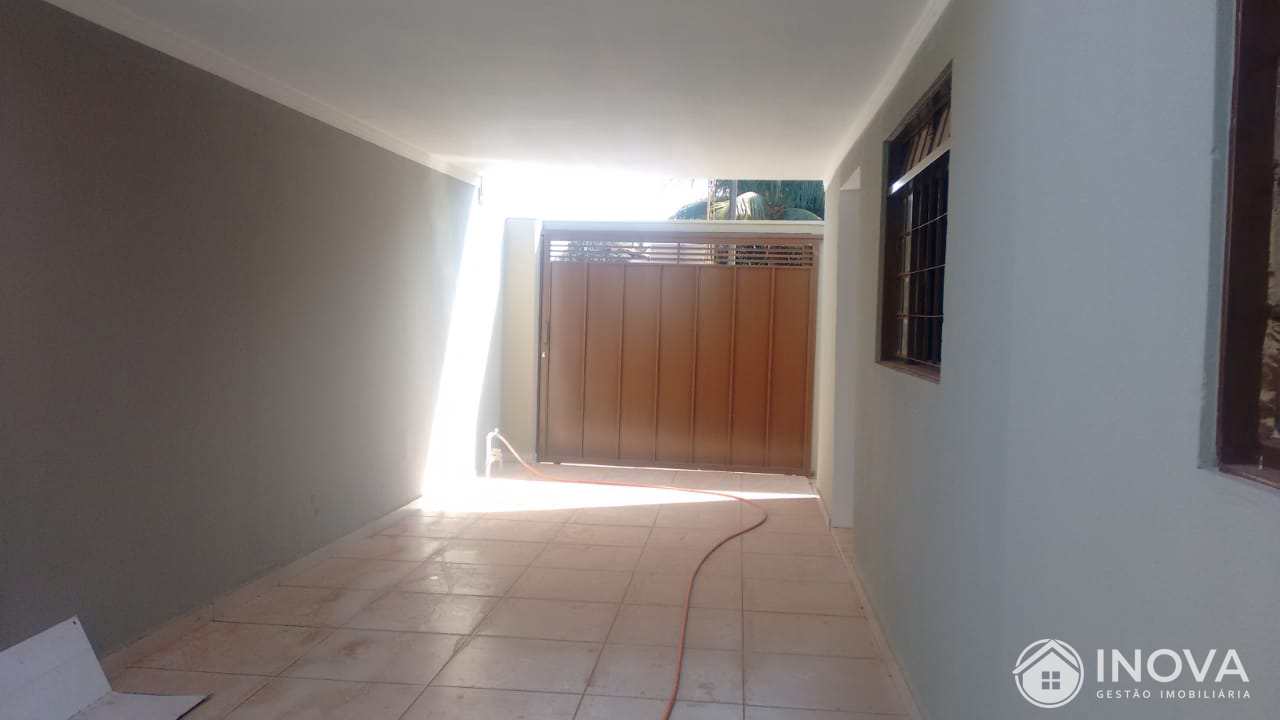 Casa à venda com 1 quarto, 137m² - Foto 1