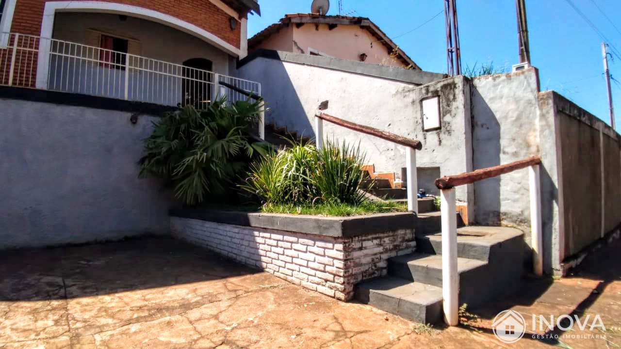 Casa à venda com 3 quartos, 146m² - Foto 2