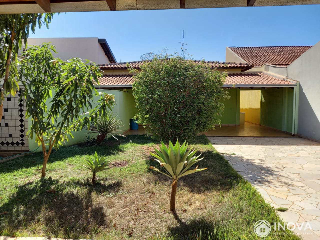 Casa à venda com 1 quarto, 305m² - Foto 2