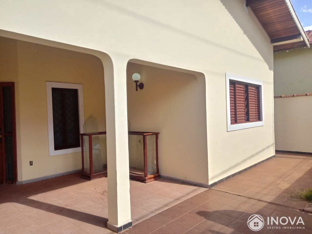 Casa à venda com 2 quartos, 105m² - Foto 1