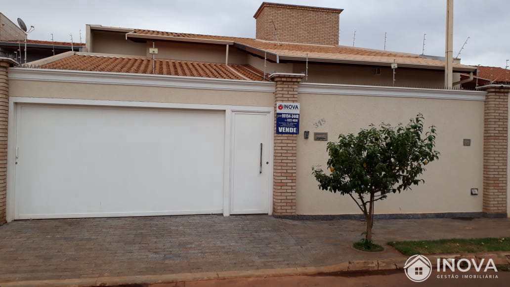 Casa à venda com 2 quartos, 190m² - Foto 1