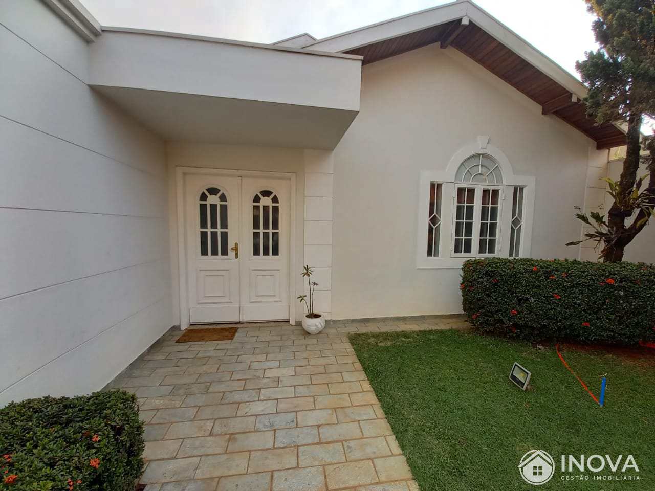 Casa à venda com 2 quartos, 195m² - Foto 4