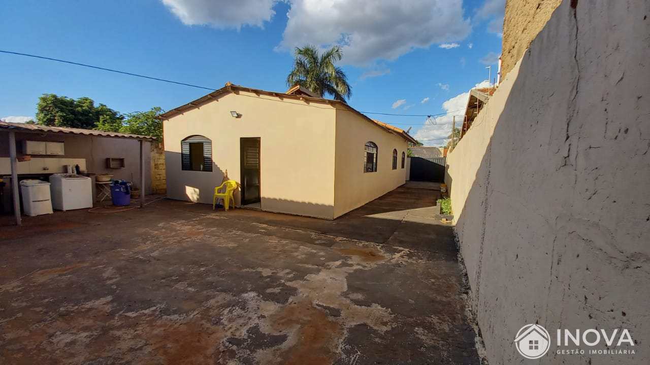 Casa à venda com 5 quartos, 167m² - Foto 4