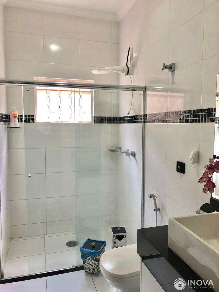 Casa à venda com 2 quartos, 220m² - Foto 9