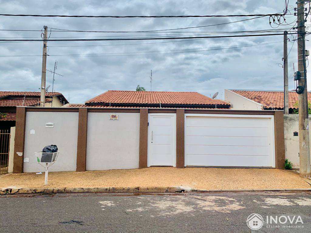 Casa à venda com 2 quartos, 220m² - Foto 1