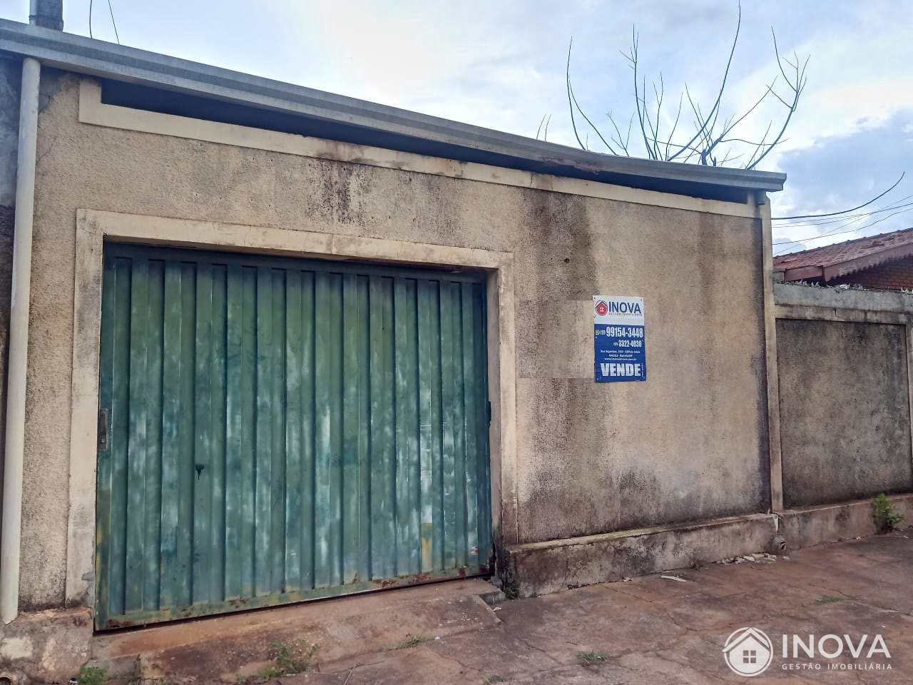 Casa à venda com 4 quartos, 185m² - Foto 1