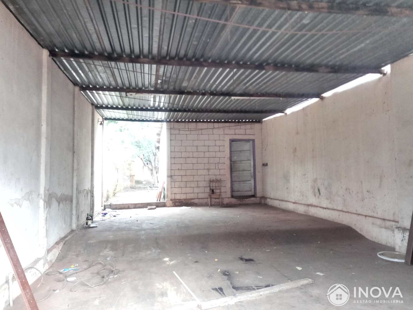 Casa à venda com 4 quartos, 185m² - Foto 2