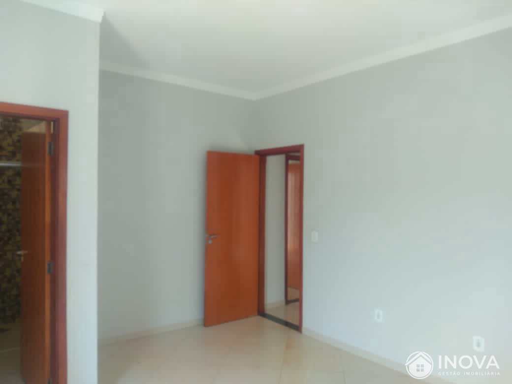 Casa à venda com 2 quartos, 127m² - Foto 3