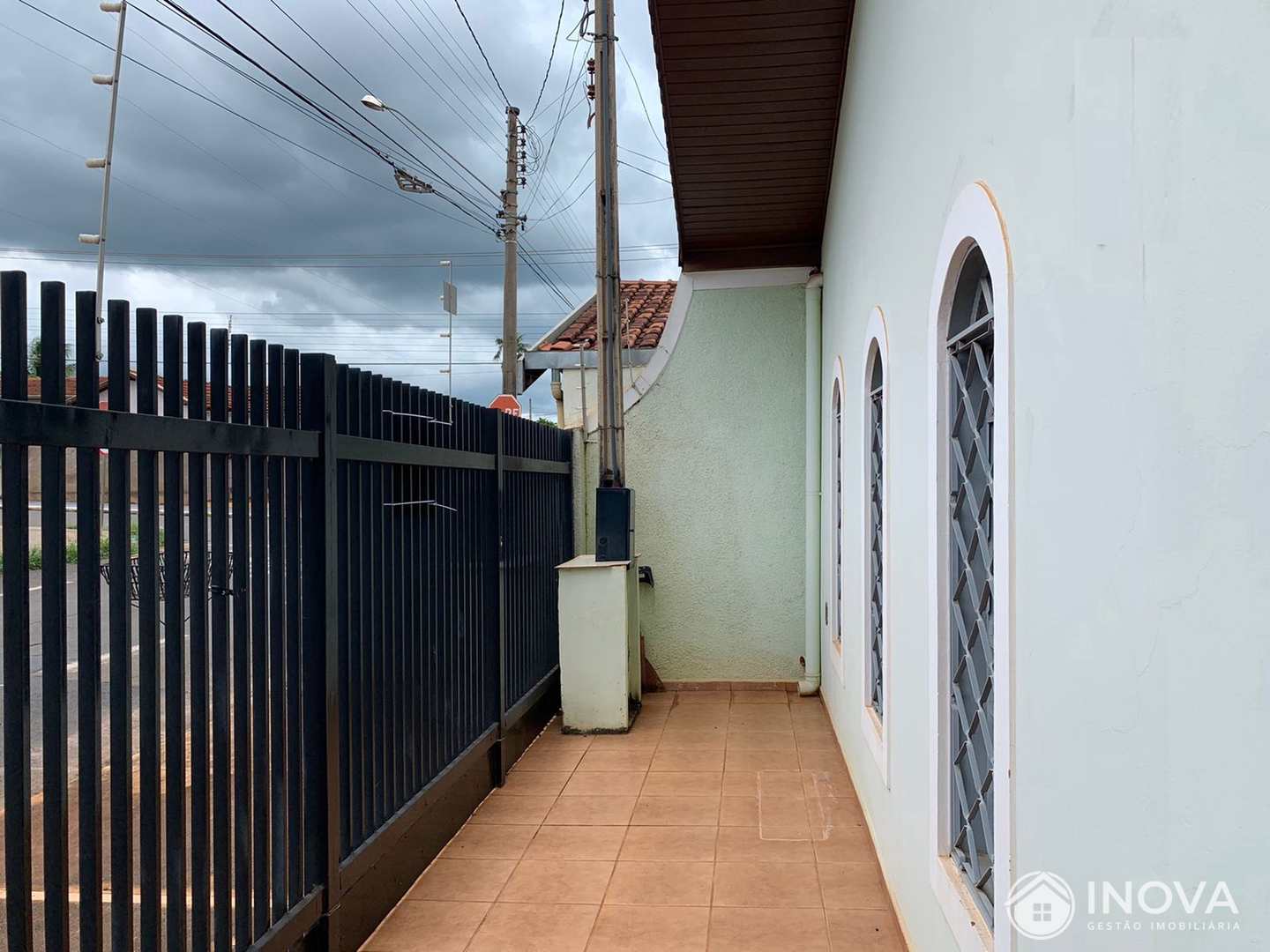 Casa à venda e aluguel com 2 quartos, 195m² - Foto 3