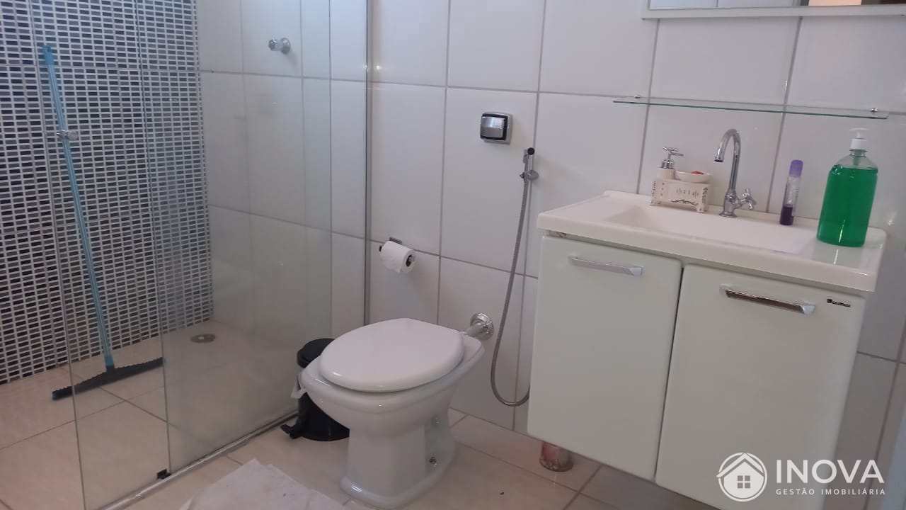 Casa à venda com 2 quartos, 240m² - Foto 11