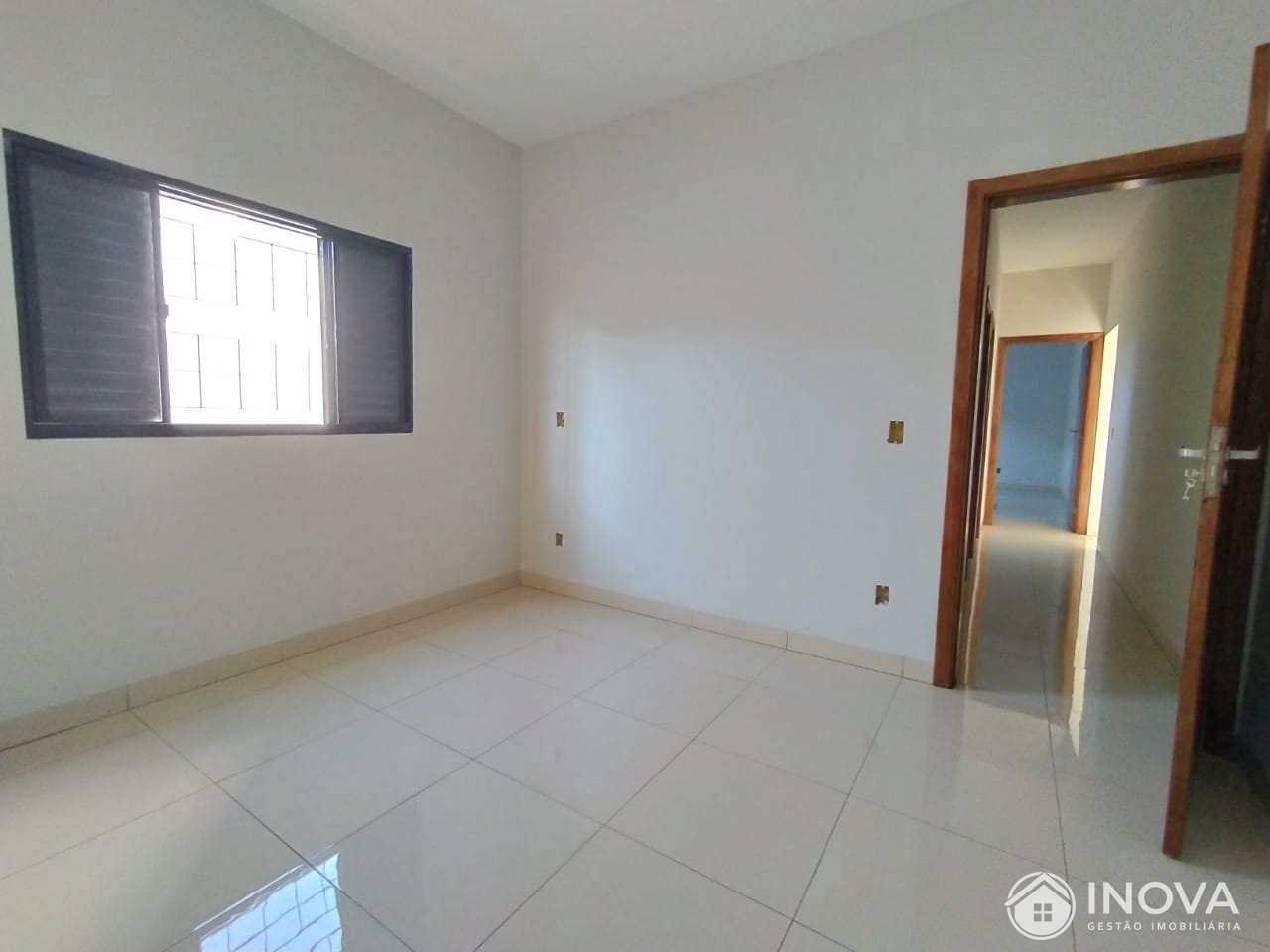 Casa à venda com 2 quartos, 121m² - Foto 2