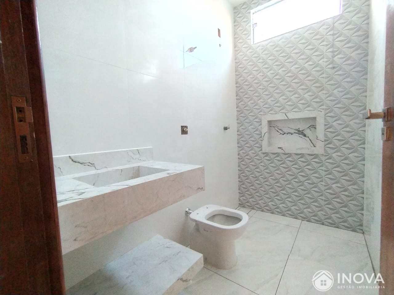 Casa à venda com 2 quartos, 121m² - Foto 1