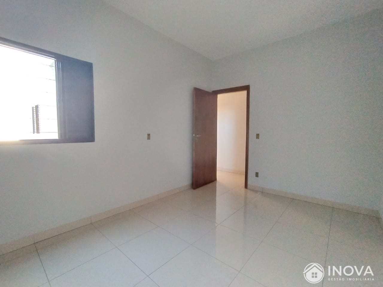 Casa à venda com 2 quartos, 121m² - Foto 4