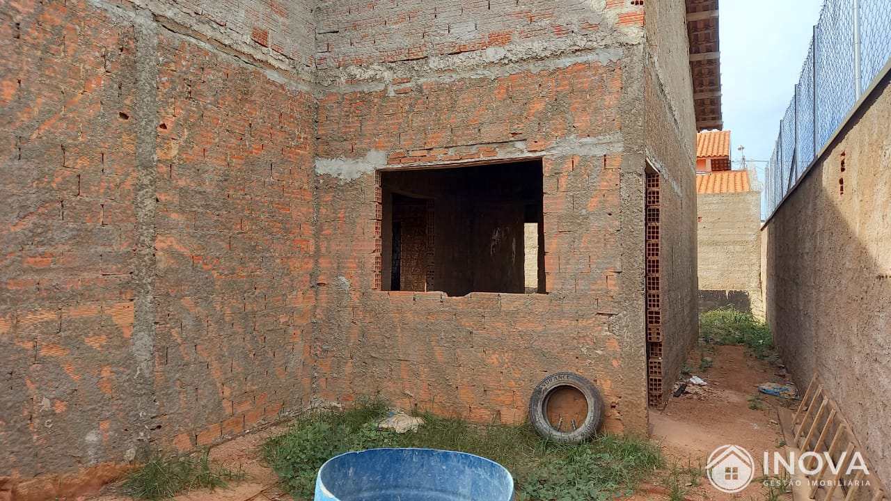 Casa à venda com 2 quartos, 200m² - Foto 4