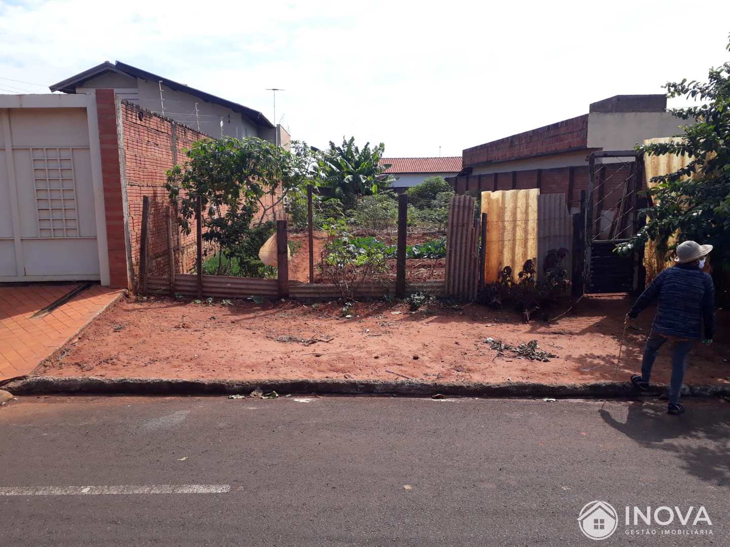 Terreno à venda, 300m² - Foto 1