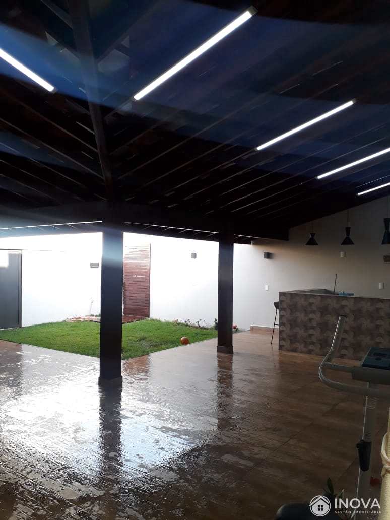 Casa à venda com 1 quarto, 135m² - Foto 1