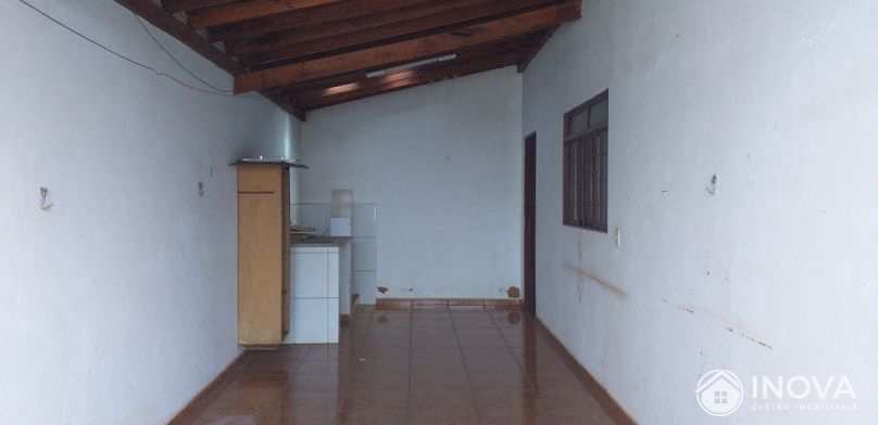 Casa à venda com 2 quartos, 247m² - Foto 2