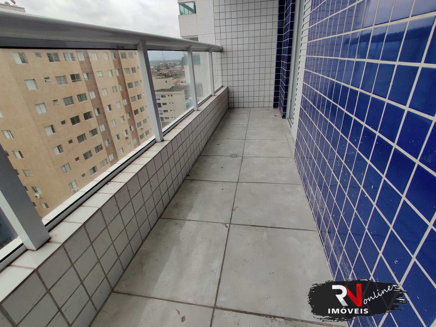 Apartamento à venda com 2 quartos, 70m² - Foto 2