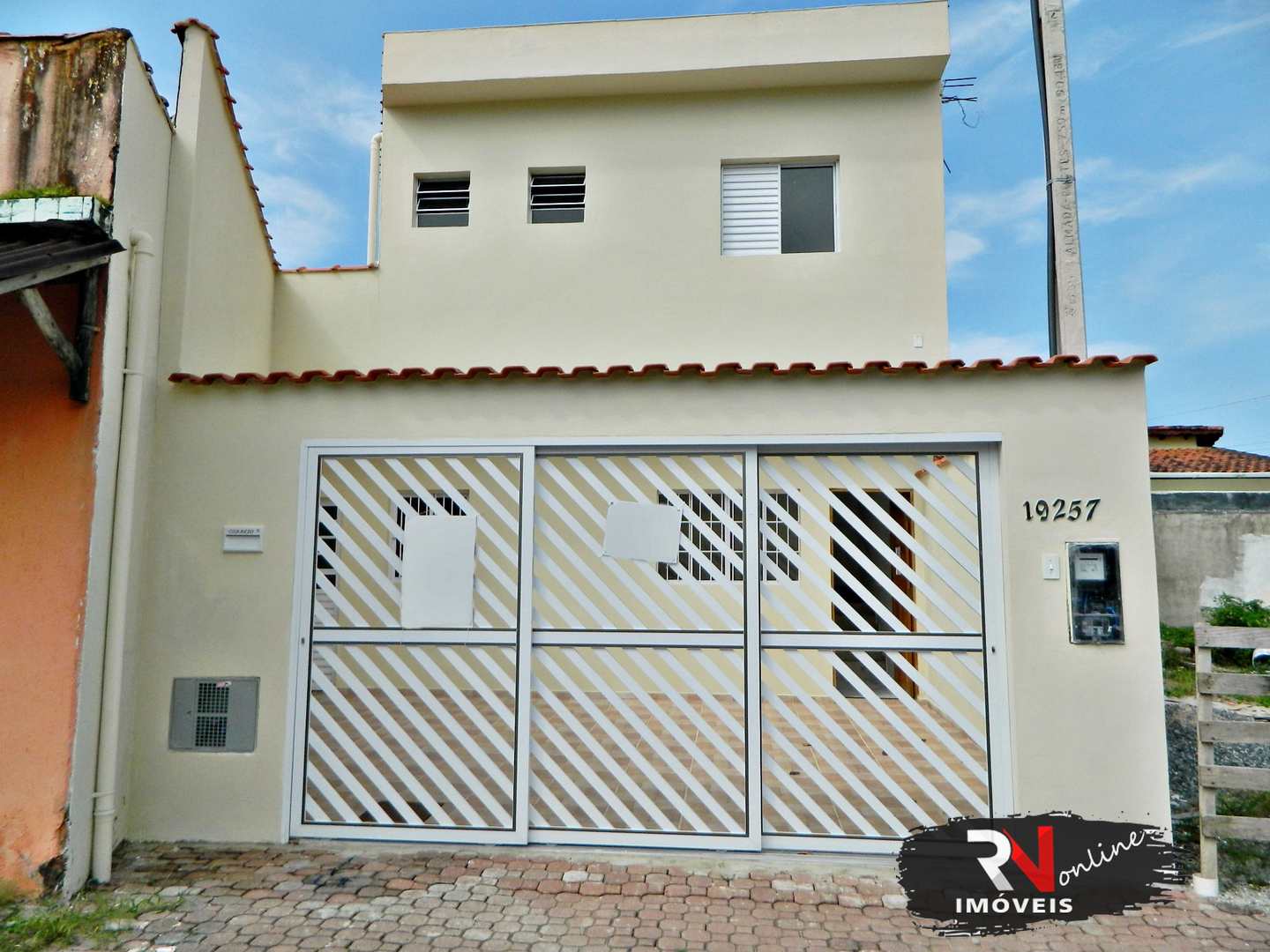 Casa à venda com 4 quartos, 151m² - Foto 1