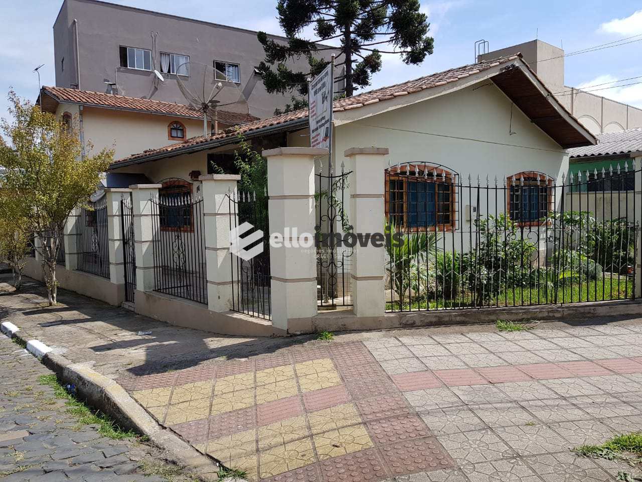 Casa com 4 dorms, Coral, Lages - R$ 700 mil, Cod: 223