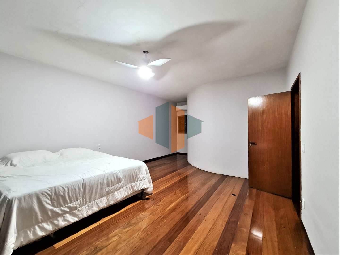 Casa à venda com 6 quartos, 397m² - Foto 10