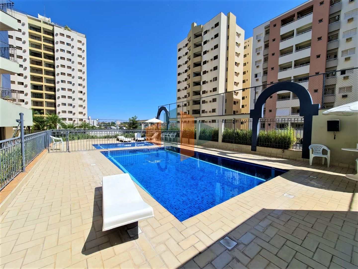 Apartamento à venda com 2 quartos, 76m² - Foto 1