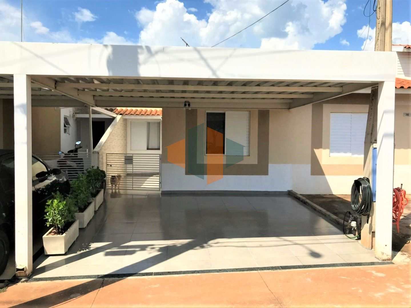 Casa de Condomínio à venda com 2 quartos, 100m² - Foto 1