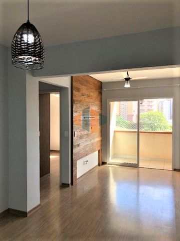 Apartamento à venda com 2 quartos, 70m² - Foto 1