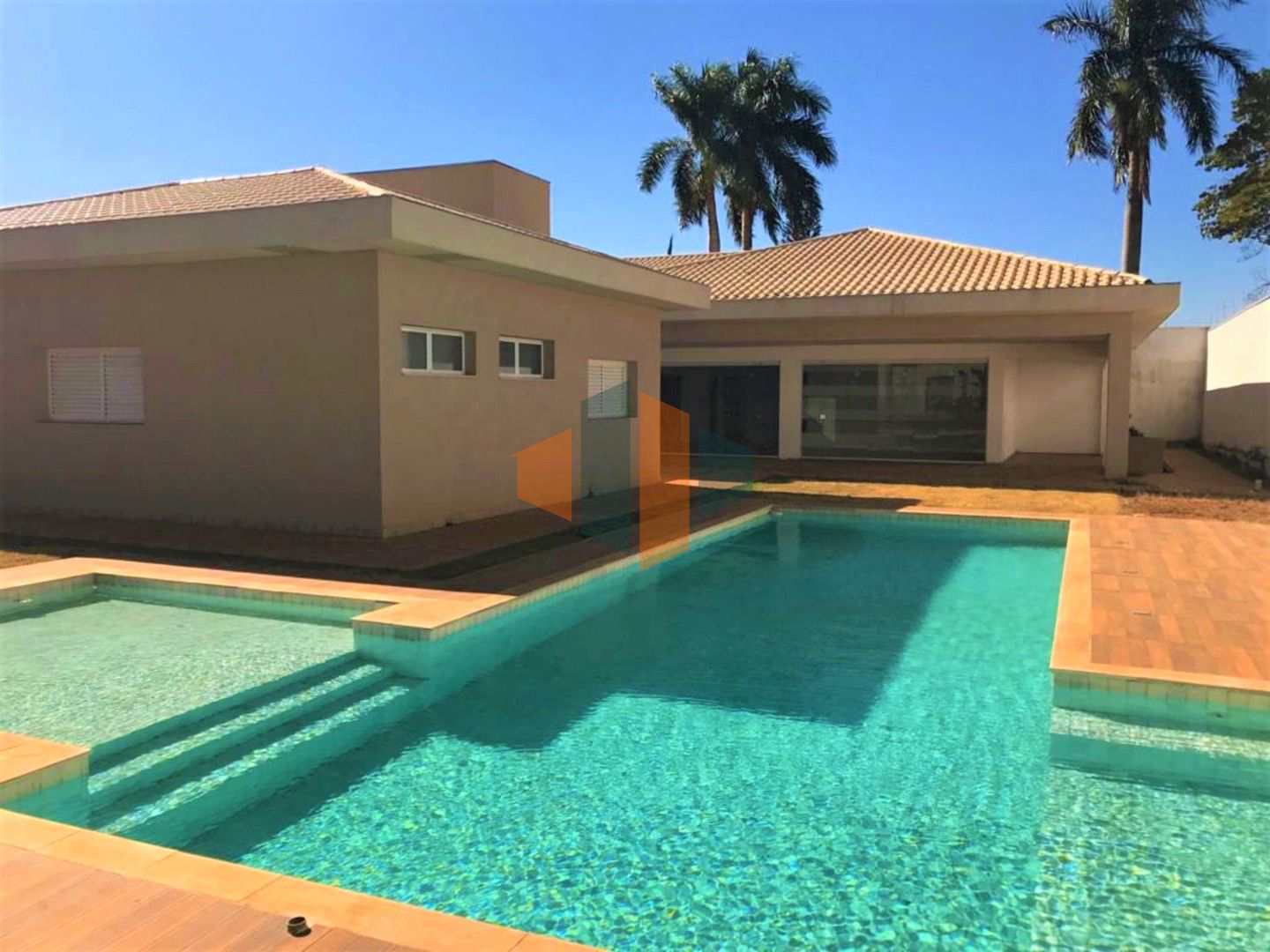 Casa à venda com 5 quartos, 750m² - Foto 1