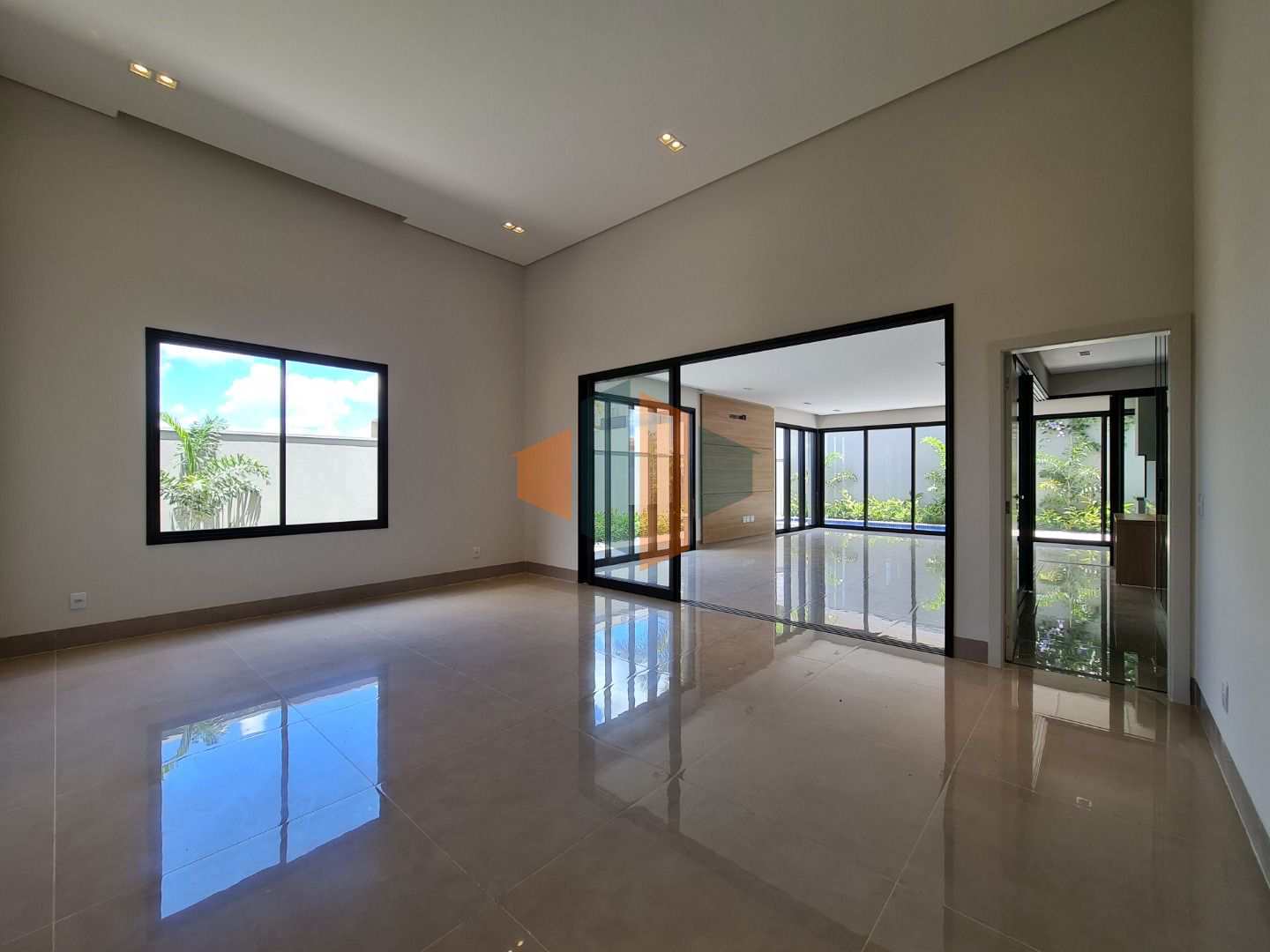 Casa de Condomínio à venda com 4 quartos, 258m² - Foto 9