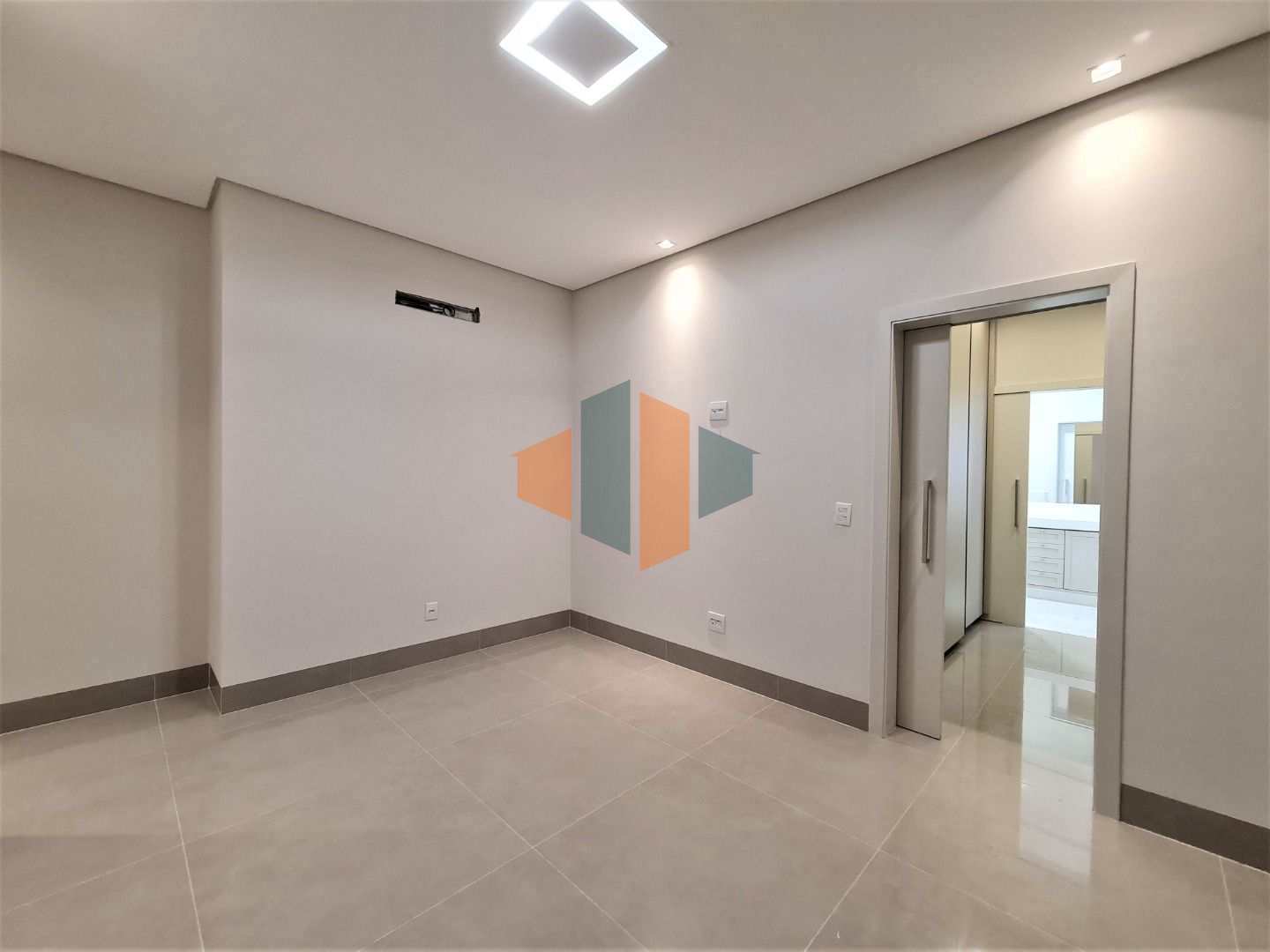 Casa de Condomínio à venda com 4 quartos, 258m² - Foto 31