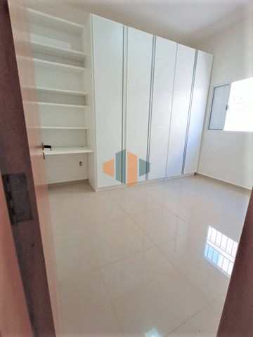 Casa à venda com 2 quartos, 200m² - Foto 8