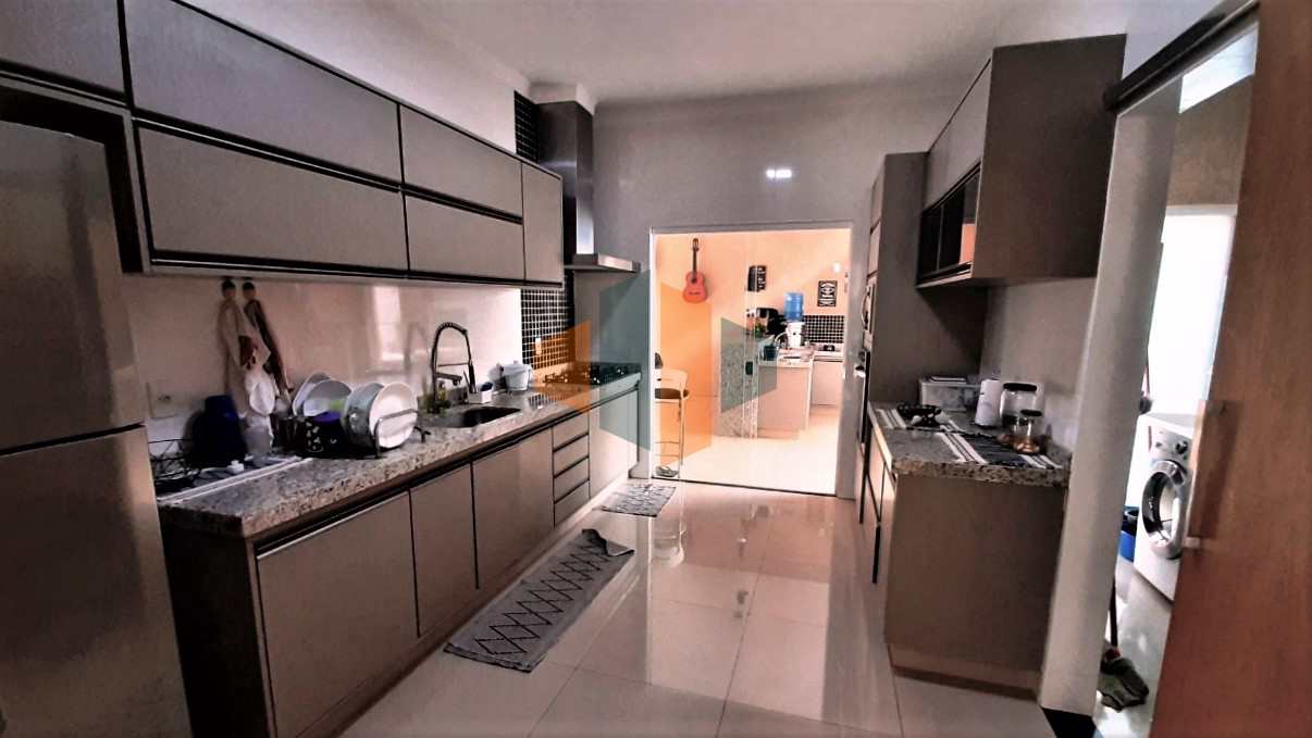 Casa de Condomínio à venda com 3 quartos, 192m² - Foto 3