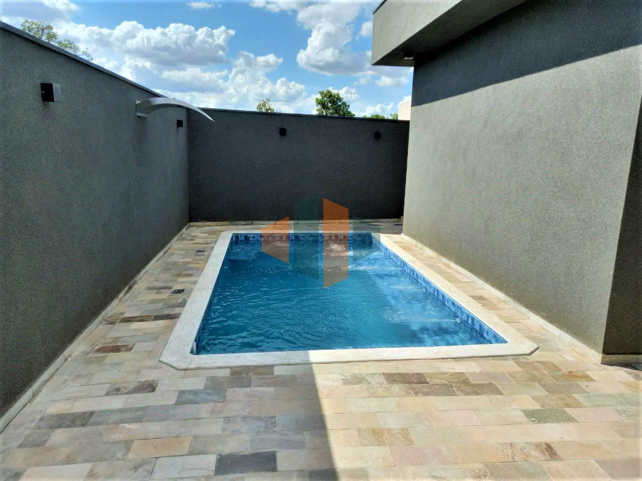 Casa de Condomínio à venda com 3 quartos, 218m² - Foto 2