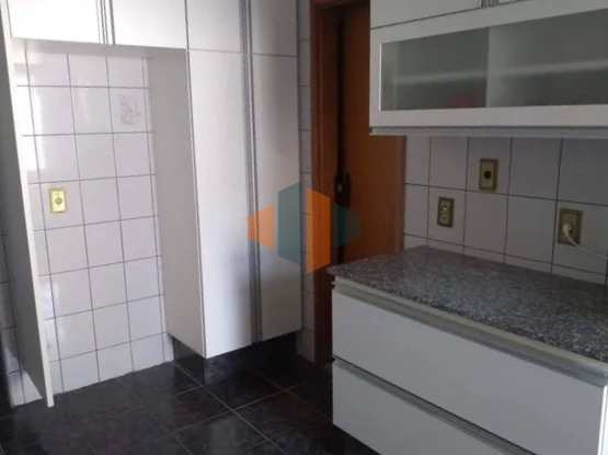 Casa para alugar com 4 quartos, 300m² - Foto 8