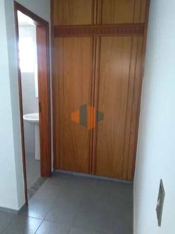 Casa para alugar com 4 quartos, 300m² - Foto 17