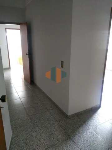 Casa para alugar com 4 quartos, 300m² - Foto 13