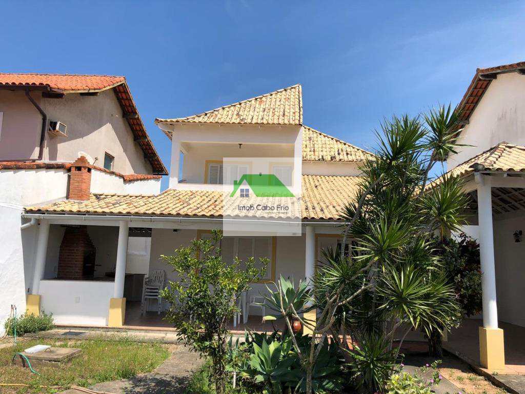 Casa com 4 dorms, Jardim Flamboyant, Cabo Frio - R$ 960 mil, Cod: 146