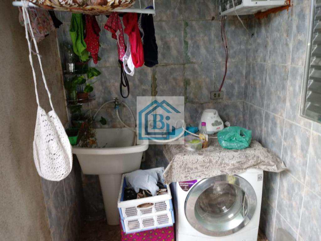 Casa à venda com 2 quartos, 60m² - Foto 4